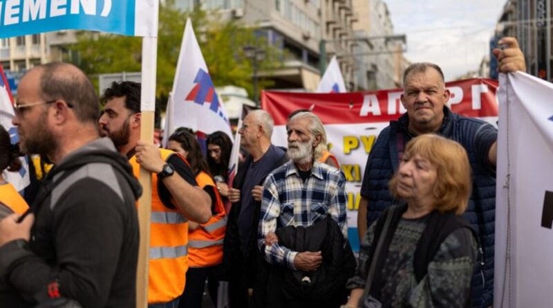 Dockworkers strike in Europe and beyond against arms shipments, war deaths