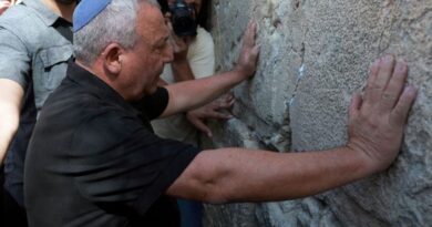 Eisenkot offers hawkish alternative to Netanyahu for Israeli PM
