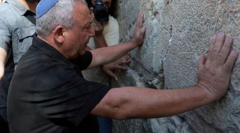 Eisenkot offers hawkish alternative to Netanyahu for Israeli PM