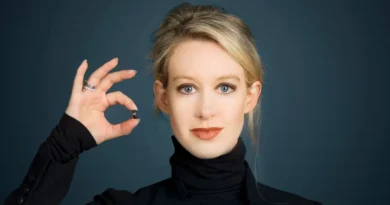 Elizabeth Holmes' most famous photo started with a simple request from a photographer