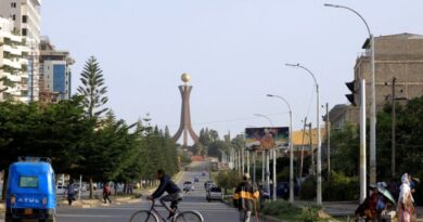 Ethiopian forces near Tigray capital, fears grow of wider conflict