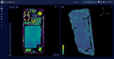 A CT scan shows the inside of an iPhone