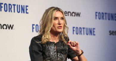 Fortune 500 Chief People Officers say AI has killed org charts, and employees who will thrive need to 'unlearn' | Fortune
