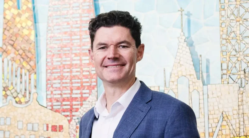 I lead HP in Asia. I use my phone in 10-minute bursts and play my guitar between late-night calls.