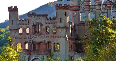 I visited an abandoned castle on a New York island that's only accessible by boat. It was hauntingly beautiful.