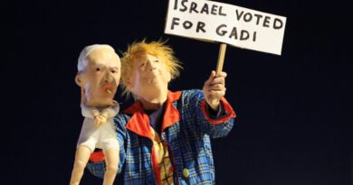 Israeli protesters demand opposition ally with Arab parties to oust Netanyahu