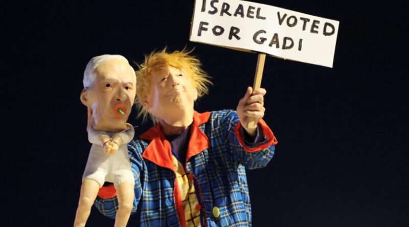 Israeli protesters demand opposition ally with Arab parties to oust Netanyahu