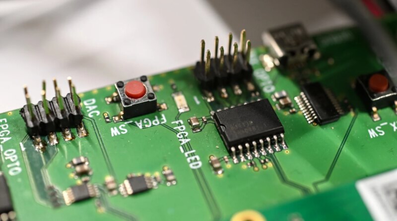 Lattice Semiconductor Stock: An AI Beneficiary In The Server Tray (NASDAQ:LSCC)