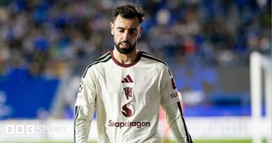 Manchester United skipper Bruno Fernandes looking dejected