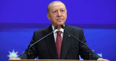 Mayor of Turkey's secular stronghold Izmir joins Erdogan's party