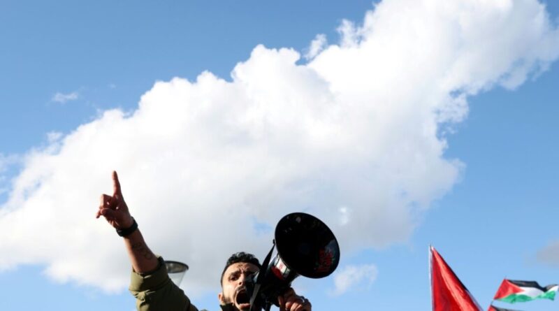 Mideast conflict haunts race for Berlin town hall