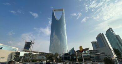 Saudi landmark closes offices, chopper pilots killed near Yemen