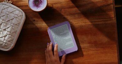 The new Kindle ditches the raised bezel in a push toward a smaller, lighter e-reader | TechCrunch