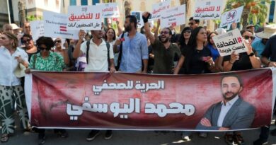 Tunisian journalists fear jail again as freedoms erode