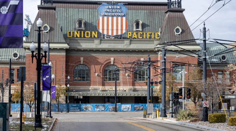 Union Pacific: The Earnings Keep Beating, But The Stock Keeps Falling (NYSE:UNP)