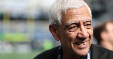 Want a front-row seat to Silicon Valley's AI boom? Investor Vinod Khosla is hiring.
