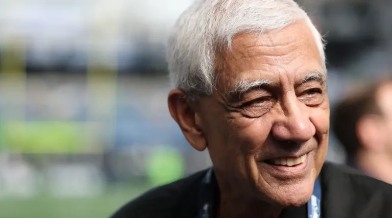 Want a front-row seat to Silicon Valley's AI boom? Investor Vinod Khosla is hiring.