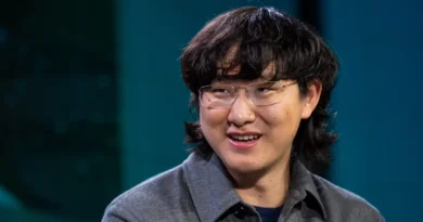 What Alexandr Wang says he learned from Mark Zuckerberg's 'really long' WhatsApp DMs