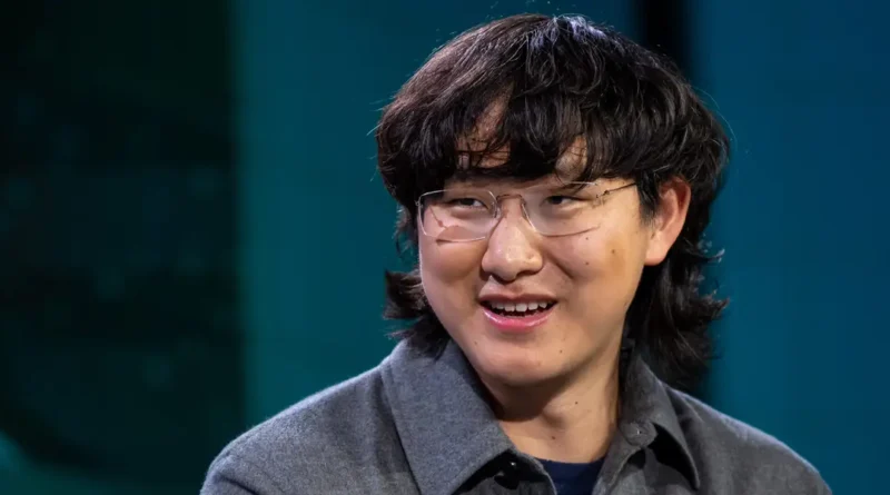 What Alexandr Wang says he learned from Mark Zuckerberg's 'really long' WhatsApp DMs